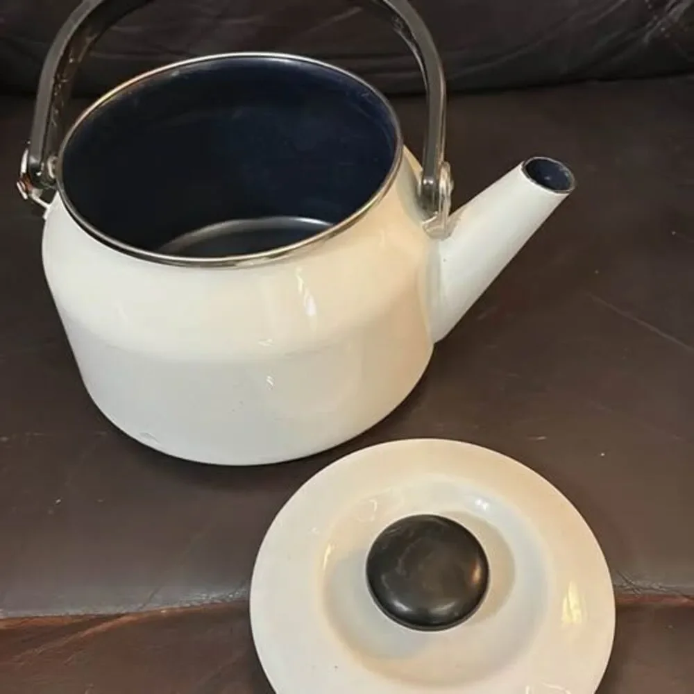 Siam Fuji Ware 2.0 qt Enamel Tea Kettle